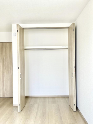 ���[�@�����`Closet�`�@�ǖʃN���[�[�b�g������΃^���X��u���K�v���Ȃ��A�o������̂Ȃ��X�b�L����Ԃ��ێ��ł��܂��B����ꂽ�X�y�[�X��L���Ɋ��p�ł������B�G�߂̈ߗނ��̕i�Ȃǂ����Ղ���[�o���܂��ˁ�