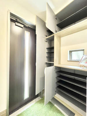 ���̑����ρ@�����Ղ���[�ł���V���[�Y�{�b�N�X�ŉƑ��S���̌C���A���ւ�������B  