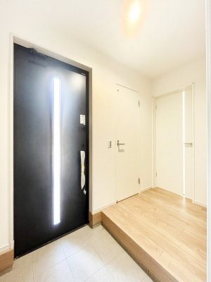 ց@`Entrance`@ւ͉Ƃ̊Ƃ܂䂪Ƃ̃ZX肰Ȃ閣͂錺֑ÿ݂BAxɉƑقƂłSn悢ԑ؂łˁ