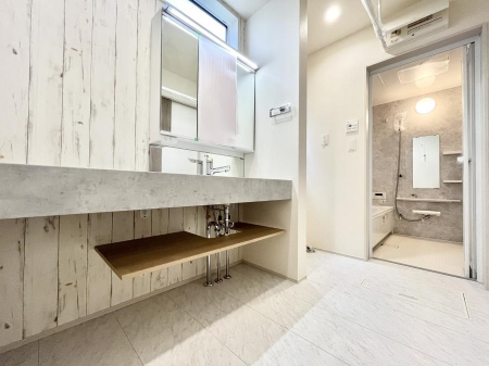 ̑@`Dressing Room`@ÂȂ肪Ȑʏƍ̌ƊC\Ȃ̂ŋC悭g܂BOʋ^Cv̐ʑ͋[ŎU炩肪ȐʏXbL