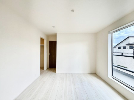 Q@`Bed Room`@ulvƂvwł肭낰QB̉Ǝ₨dɔꂽ̓tJtJ̃xbgŖĂB{IĂKȍL