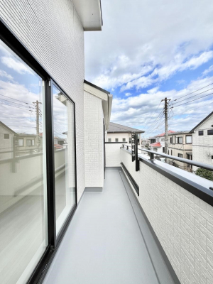 oRj[@`Balcony`@̃oRj[̑Oɂ͉_ȊOɑzՂ̂܂B󕨂₷A薾邭ĈĂ܂Bg₷JIȃoRj[ł