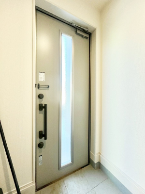 ���ց@�K���X�X���b�g�̓��������փh�A�������Ɍ���͂��Ă���܂�