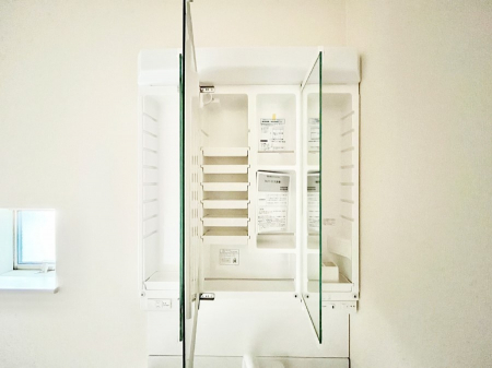 ���̑����ρ@�O�ʋ��̗��ɁA���ϕi��q���p�i�Ȃǂ����[�\�B���ʑ����������ƕۂ��܂��I