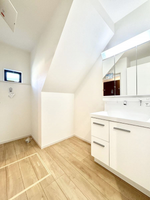 ���̑��@�������P�������`Dressing Room�`�@�Â��Ȃ肪���Ȑ��ʏ�����������ƍ̌��Ɗ��C���\�Ȃ̂ŋC�����悭���g�������܂��B�O�ʋ��^�C�v�̐��ʑ�͋������[�ŎU�炩�肪���Ȑ��ʏ����X�b�L����