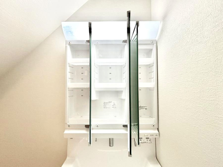 ���̑����ρ@�ݔ����P�������O�ʋ��̗��ɁA���ϕi��q���p�i�Ȃǂ����[�\�B���ʑ����������ƕۂ��܂��I