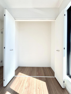 ���[�@�������Q�������`Closet�`�@�ǖʃN���[�[�b�g������΃^���X��u���K�v���Ȃ��A�o������̂Ȃ��X�b�L����Ԃ��ێ��ł��܂��B����ꂽ�X�y�[�X��L���Ɋ��p�ł������B�ߗނ��̕i�Ȃǂ����Ղ���[�o���܂��ˁ�