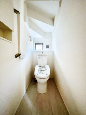 �g�C���@�������P�������`Toilet�`�@�Y��E�X�b�L���E���K�ȃE�H�V�����b�g�t�g�C���ł��낰���Ԃł��B�̌������薾�邭�A���K��ԂƂȂ��Ă���܂��������g���ꏊ�����炱���̔z���ł��I