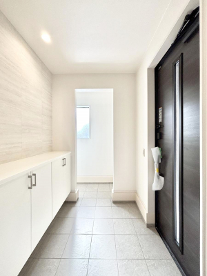 ���ց@�������Q�������`Entrance�`�@�Ƃ̒��ł��q�l���}����ŏ��̏ꏊ�ł��錺�ւ́A�Ƃ̈�ۂ��̂��̂ł��I�L�x�Ȍ��֎��[�ŁA����Y��ɕۂ��Ƃ��o���܂��􌺊ւɂ͂����Ղ���[�̉��ʔ��������I