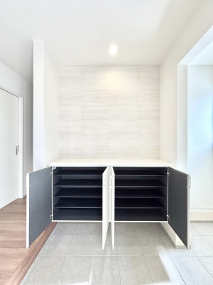 ���̑����ρ@�ݔ����Q�����������Ղ���[�ł���V���[�Y�{�b�N�X�ŉƑ��S���̌C���A���ւ�������B  