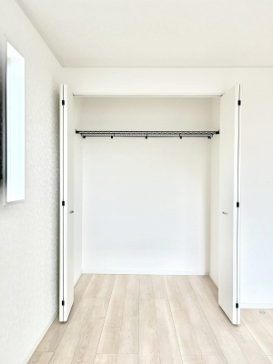 ���[�@�������R�������`Closet�`�@�ǖʃN���[�[�b�g������΃^���X��u���K�v���Ȃ��A�o������̂Ȃ��X�b�L����Ԃ��ێ��ł��܂��B����ꂽ�X�y�[�X��L���Ɋ��p�ł������B�ߗނ��̕i�Ȃǂ����Ղ���[�o���܂��ˁ�