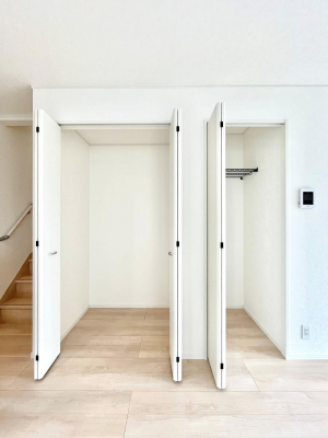 ���̑����ρ@���r���O���[�B�����Ɏ��[������ƕ����W�܂�LDK���X�b�L���Еt�������ł��ˁB  