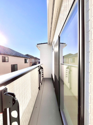 �o���R�j�[�@�����`Balcony�`  �o���R�j�[�͉������z���������݁A���z�c����󕨂��C�����悭�������Ƃ��ł��܂��B  �g���₷���J���I�ȃo���R�j�[�ł����z�����������Ղ�~�蒍���A�o���R�j�[�t���Z�܂��B  