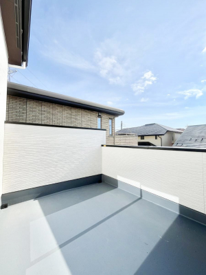 oRj[@`Balcony`@̃oRj[̑Oɂ͉_ȊOɑzՂ̂܂B󕨂₷A薾邭ĈĂ܂Bg₷JIȃoRj[ł