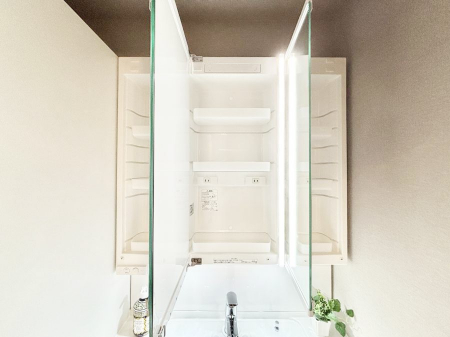 ���̑����ρ@�O�ʋ��̗��ɁA���ϕi��q���p�i�Ȃǂ����[�\�B���ʑ����������ƕۂ��܂��I