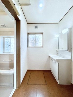 ʑEʏ@邢ʏ͖̐gxxyłႢłB