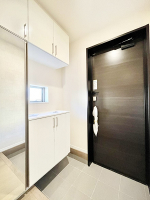 ���ց@������A�������`Entrance�`�@���ʔ��~���[�t�Ȃ̂ŁA���o�����O�̐g�����Ȃ݃`�F�b�N�Ɂ����ւ͂��q�l�����o�}�������ԍŏ��̏ꏊ�A�A���Ă��鎞�ɓ���ŏ��̏ꏊ�B����ȏꏊ�����炱���A���ǂ���ԂɁ�