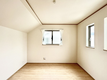 q@`Bed Room`@2ʍ̌mۂ邢́AʂǂAϋSn̗ǂԂƂȂĂ܂Bu₩ȕċN钩́AK̎n܂ɁIʕƂĂǂZ܂