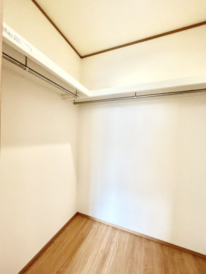 ̑@`Walk-in Closet`@KvȂ̂R[fBl[gꗗĊmFłAgxx⏀ZԂōςރEH[NCN[[bgݒu܂BƂ̒Ƃ֗Ȏ[Xy[XłB