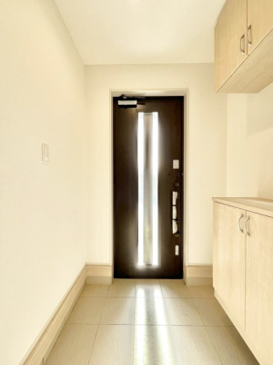 ���ց@�K���X�X���b�g�̓��������փh�A�������Ɍ���͂��Ă���܂�