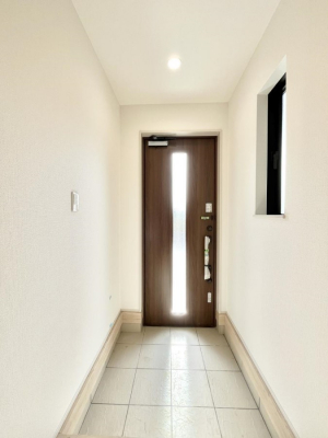 ���ց@�K���X�X���b�g�̓��������փh�A�������Ɍ���͂��Ă���܂�