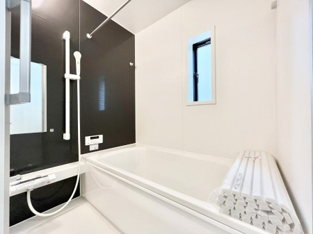 @`Bath Room`@L΂ē邱Ƃ\I̔MdȃoX^CłBqlƂꏏł\ȍLȂ̂ŁArOƂ͈ƑcR̂ЂƎy݂܂B