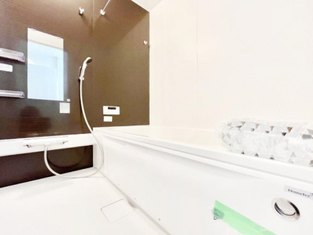 @P`Bath Room`@L΂ē邱Ƃ\I̔MdȃoX^CłBqlƂꏏł\ȍLȂ̂ŁArOƂ͈ƑcR̂ЂƎy݂܂B