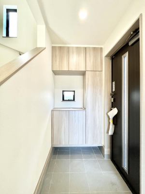 ���ց@������B�������`Entrance�`�@�Ƃ̒��ł��q�l���}����ŏ��̏ꏊ�ł��錺�ւ́A�Ƃ̈�ۂ��̂��̂ł��I�L�x�Ȍ��֎��[�ŁA����Y��ɕۂ��Ƃ��o���܂��􌺊ւɂ͂����Ղ���[�̉��ʔ��������I