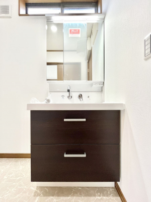 ʑEʏ@邢ʏ͖̐gxxyłႢłB