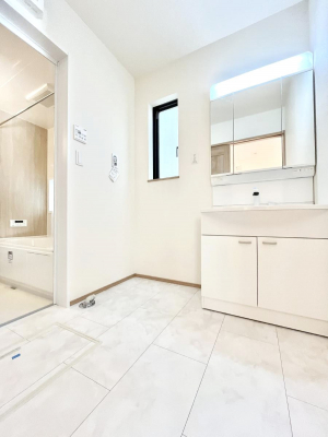 ���̑��@������A�������`Dressing Room�`�@�Â��Ȃ肪���Ȑ��ʏ�����������ƍ̌��Ɗ��C���\�Ȃ̂ŋC�����悭���g�������܂��B�O�ʋ��^�C�v�̐��ʑ�͋������[�ŎU�炩�肪���Ȑ��ʏ����X�b�L����