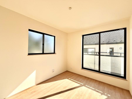 ���̑����ρ@������A�������`Bed Room�`�@2�ʍ̌����m�ۂ������邢�����́A���ʂ����ǂ��A��ϋ��S�n�̗ǂ���ԂƂȂ��Ă���܂��B�u�₩�ȕ��������ċN���钩�́A���K�����̎n�܂�ɁI���������ʕ����ƂĂ��ǂ��Z�܂���