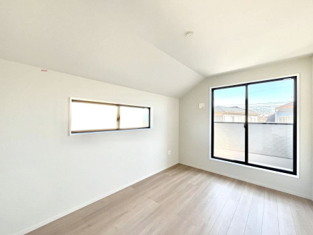 ���̑����ρ@�������P�������`Bed Room�`�@2�ʍ̌����m�ۂ������邢�����́A���ʂ����ǂ��A��ϋ��S�n�̗ǂ���ԂƂȂ��Ă���܂��B�u�₩�ȕ��������ċN���钩�́A���K�����̎n�܂�ɁI���������ʕ����ƂĂ��ǂ��Z�܂���