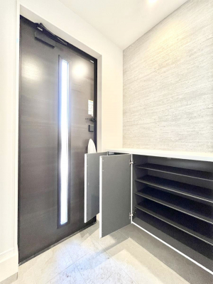 ���̑����ρ@�ݔ����P�����������Ղ���[�ł���V���[�Y�{�b�N�X�ŉƑ��S���̌C���A���ւ�������B  