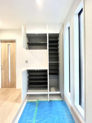 ���̑����ρ@�����Ղ���[�ł���V���[�Y�{�b�N�X�ŉƑ��S���̌C���A���ւ�������B  