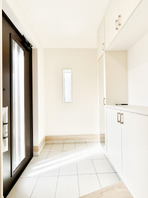 ց@`Entrance`@Ƃ̒łql}ŏ̏ꏊł錺ւ́AƂ̈ۂ̂̂łILxȌ֎[ŁAYɕۂƂo܂􌺊ւɂ͂Ղ[̉ʔI