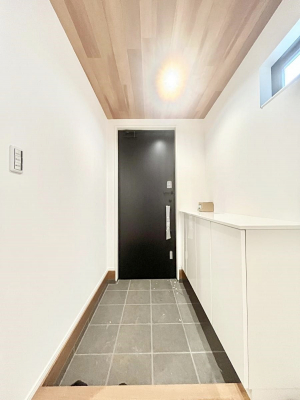 ց@`Entrance`@ւ́Aq}łAƑo肷ł̂ŁůvƂĂ΂dvȏꏊIłqlo}ł悤Ȑ݌v܂I