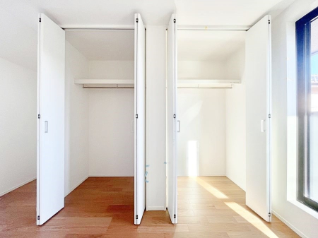 [@`Closet`@ǖʃN[[bg΃^XuKvȂAôȂXbLԂێł܂BꂽXy[XLɊpłBߗނ̕iȂǂՂ[o܂ˁ