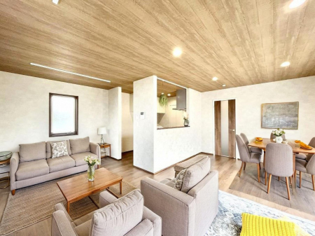 rO@`Living`@Ƒ̉bΊ炪srOłBqĂpȂA傫ȃ\t@_CjOe[ułH肭났􂻂ȖԂłIƋCGł