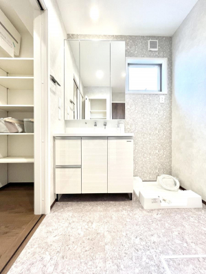 ʑEʏ@`Dressing Room`@ÂȂ肪Ȑʏƍ̌ƊC\Ȃ̂ŋC悭g܂BOʋ^Cv̐ʑ͋[ŎU炩肪ȐʏXbL