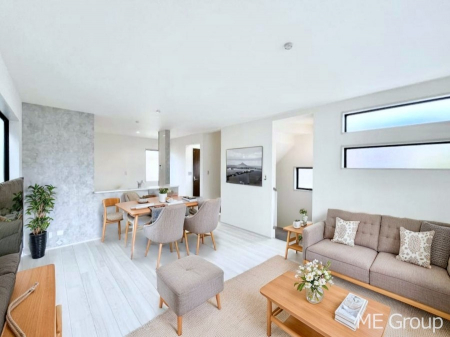 rO@`Living`@Ƒ̉bΊ炪srOłBqĂpȂA傫ȃ\t@_CjOe[ułH肭났􂻂ȖԂłIƋCGł