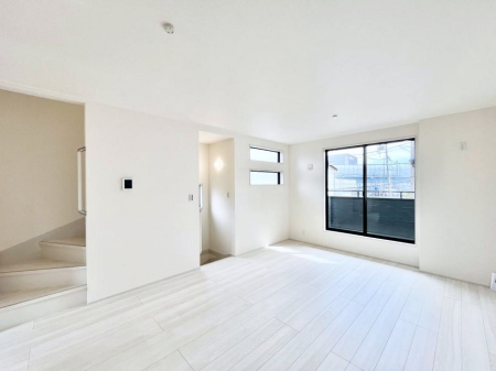 rO@`Living`@rOɊKîԎłƑ̃R~jP[VX[YɎ܂ˁƂ肠炵ƐSn悢ZaґȎԂƑ݂Ȃł߂B