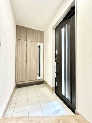 ց@`Entrance`@ʔ~[tȂ̂ŁAoO̐gȂ݃`FbNɁ􌺊ւ͂qlo}ԍŏ̏ꏊAAĂ鎞ɓŏ̏ꏊBȏꏊ炱AǂԂɁc