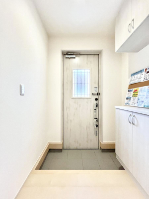 ց@`Entrance`@Ƃ̒łql}ŏ̏ꏊł錺ւ́AƂ̈ۂ̂̂łILxȌ֎[ŁAYɕۂƂo܂􌺊ւɂ͂Ղ[̉ʔI