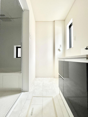 ʑEʏ@邢ʏ͖̐gxxyłႢłB