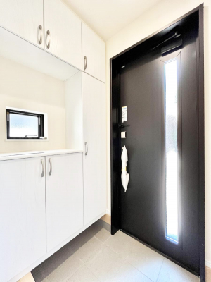 ���ց@������A�������`Entrance�`�@�Ƃ̒��ł��q�l���}����ŏ��̏ꏊ�ł��錺�ւ́A�Ƃ̈�ۂ��̂��̂ł��I�L�x�Ȍ��֎��[�ŁA����Y��ɕۂ��Ƃ��o���܂��􌺊ւɂ͂����Ղ���[�̉��ʔ��������I