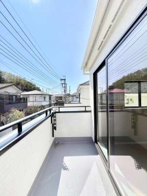 �o���R�j�[�@������A�������`Balcony�`  �o���R�j�[�͉������z���������݁A���z�c����󕨂��C�����悭�������Ƃ��ł��܂��B�g���₷���J���I�ȃo���R�j�[�ł����z�����������Ղ�~�蒍���A�o���R�j�[�t���Z�܂��B  