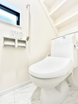 �g�C���@������A�������`Toilet�`�@�Y��E�X�b�L���E���K�ȃE�H�V�����b�g�t�g�C���ł��낰���Ԃł��B�̌������薾�邭�A���K��ԂƂȂ��Ă���܂��������g���ꏊ�����炱���̔z���ł��I