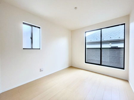 ���̑����ρ@������A�������`Bed Room�`�@2�ʍ̌����m�ۂ������邢�����́A���ʂ����ǂ��A��ϋ��S�n�̗ǂ���ԂƂȂ��Ă���܂��B�u�₩�ȕ��������ċN���钩�́A���K�����̎n�܂�ɁI���������ʕ����ƂĂ��ǂ��Z�܂���