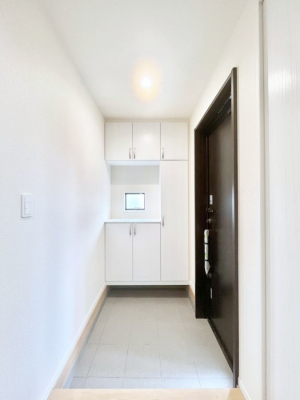 ���ց@������A�������`Entrance�`�@�Ƃ̒��ł��q�l���}����ŏ��̏ꏊ�ł��錺�ւ́A�Ƃ̈�ۂ��̂��̂ł��I�L�x�Ȍ��֎��[�ŁA����Y��ɕۂ��Ƃ��o���܂��􌺊ւɂ͂����Ղ���[�̉��ʔ��������I