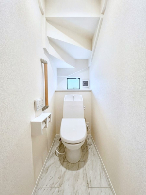 �g�C���@������A�������`Toilet�`�@�Y��E�X�b�L���E���K�ȃE�H�V�����b�g�t�g�C���ł��낰���Ԃł��B�̌������薾�邭�A���K��ԂƂȂ��Ă���܂��������g���ꏊ�����炱���̔z���ł��I